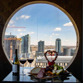 Calgary Downtown Center Condo with Free Parking